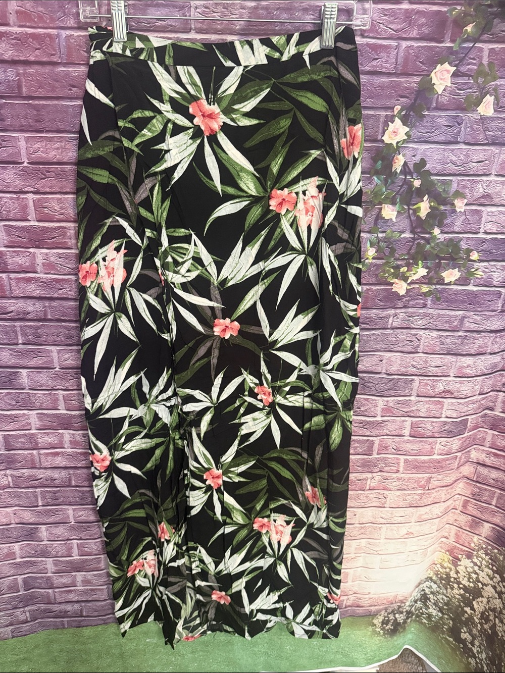 Forever 21 new tropical print summer Maxi Skirt with side split medium floral